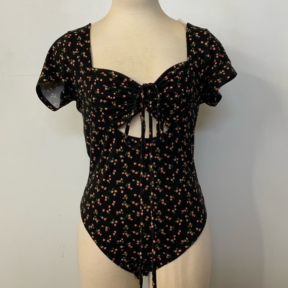 Cute Floral Bodysuit - Picture 1 of 4